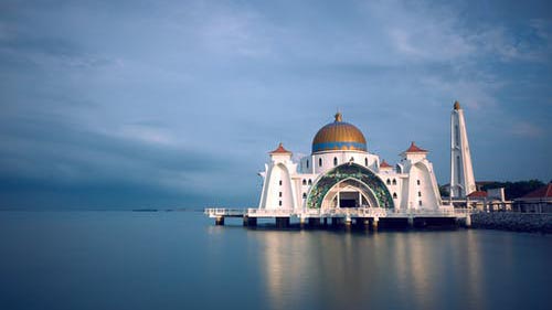 কা’ব ইবন মালিক (রাঃ) ও তার দুই সঙ্গীর তাওবার বিবরণ, যা জানলে আপনি ও অবাক হবেন ।